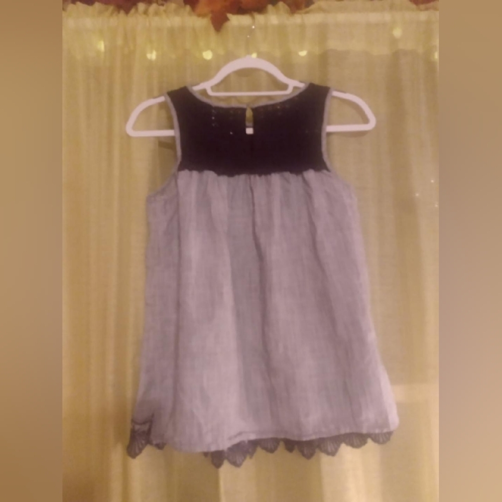 Liz Lange Maternity Size S Sleeveless Embroidered Top - Picture 2 of 4